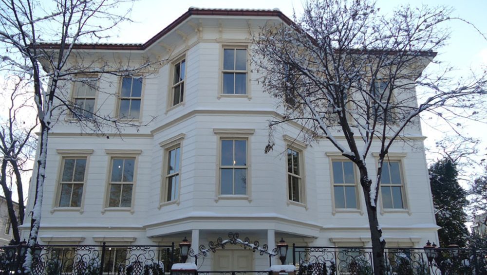Erkan İnşaat tarafından gerçekleştirilen Acıbadem Tarihi Köşk restorasyonu, tarihi dokuya sadıktır.