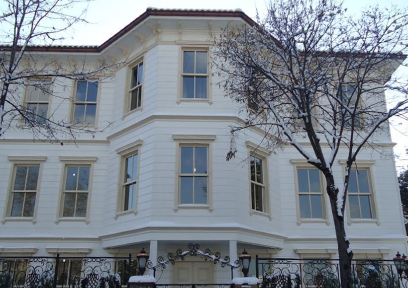 Erkan İnşaat tarafından gerçekleştirilen Acıbadem Tarihi Köşk restorasyonu, tarihi dokuya sadıktır.