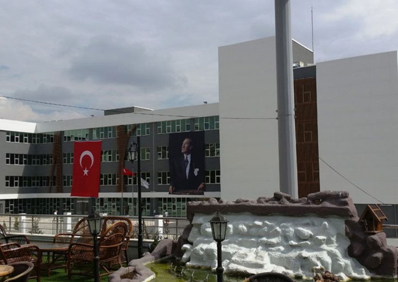 Erkan İnşaat’ın Ankara Yenimahalle Doğa Okulları projesi, mimari standartları ile dikkat çekiyor.